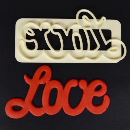 FMM CURVED WORDS CUTTER LOVE, Ausstechform  6 x 13 cm with demo movie