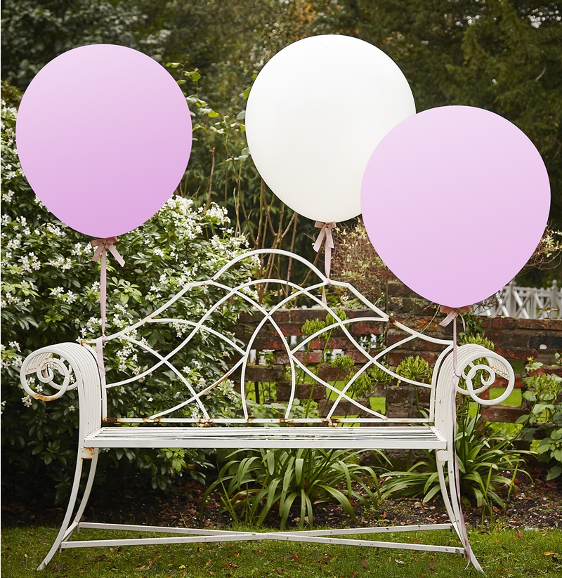 Rosa und weiße Luftballons. 91 cm, 3 x