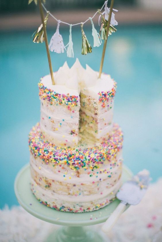 Gâteau de mariage multicolore
