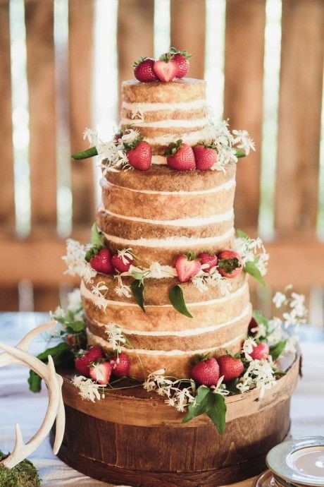 Gâteau de mariage naked fraises
